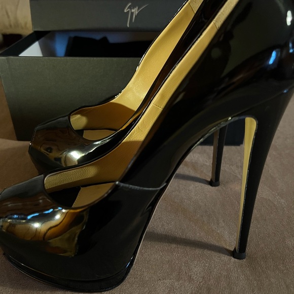 NEW Giuseppe Zanotti Super Sharon Peep Toe Pumps, size 39 - Picture 4 of 12